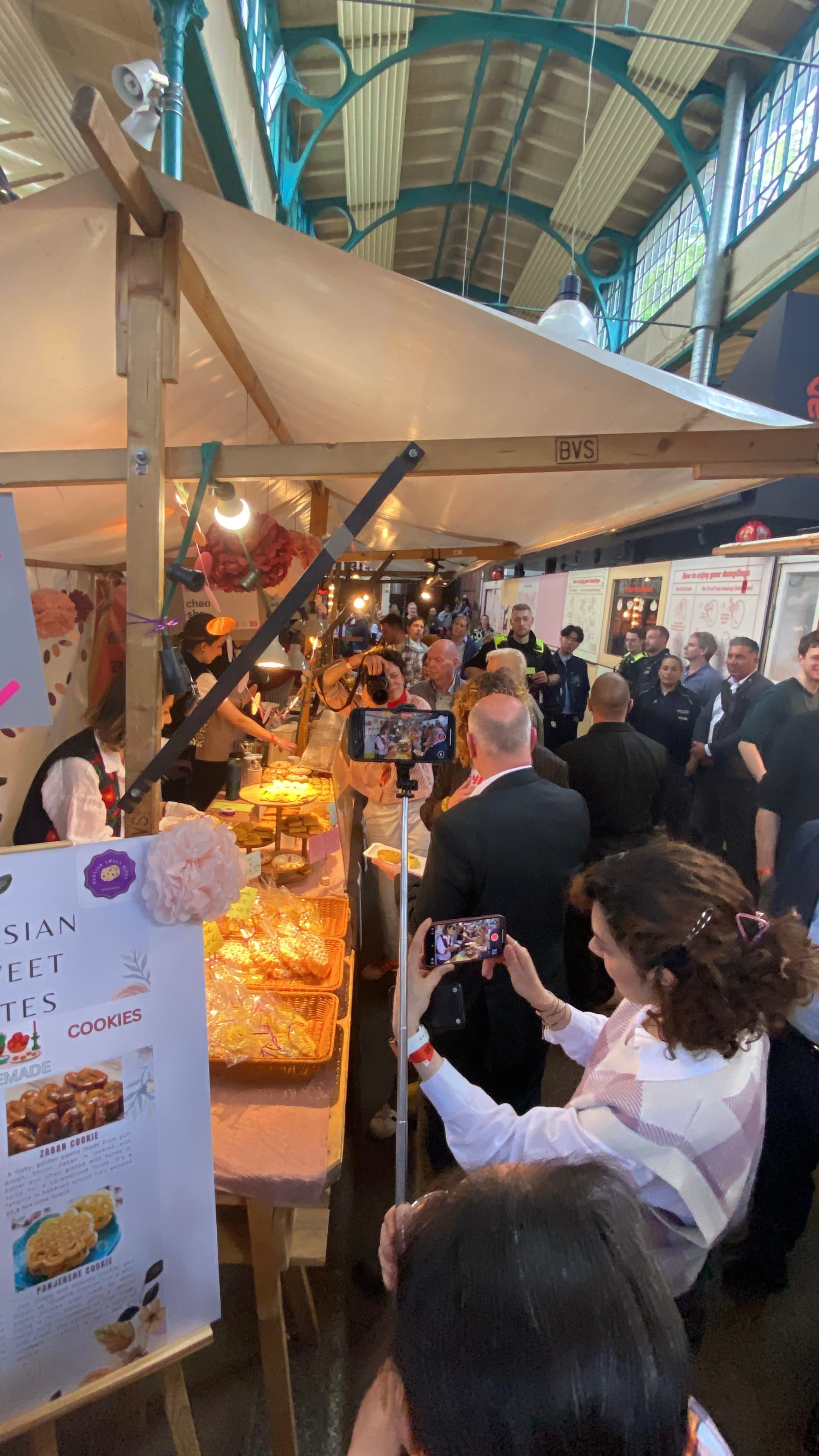 A special moment during the Mayor of Berlin’s visit to our booth, Perdian Sweet Bites.